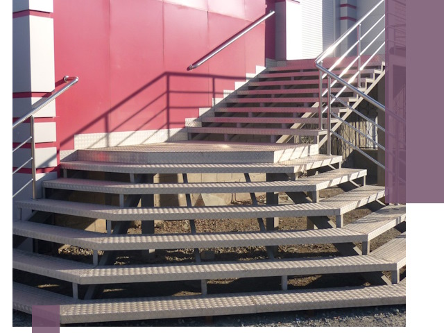 Лестницы для магазина в Орле — изготовление и монтаж